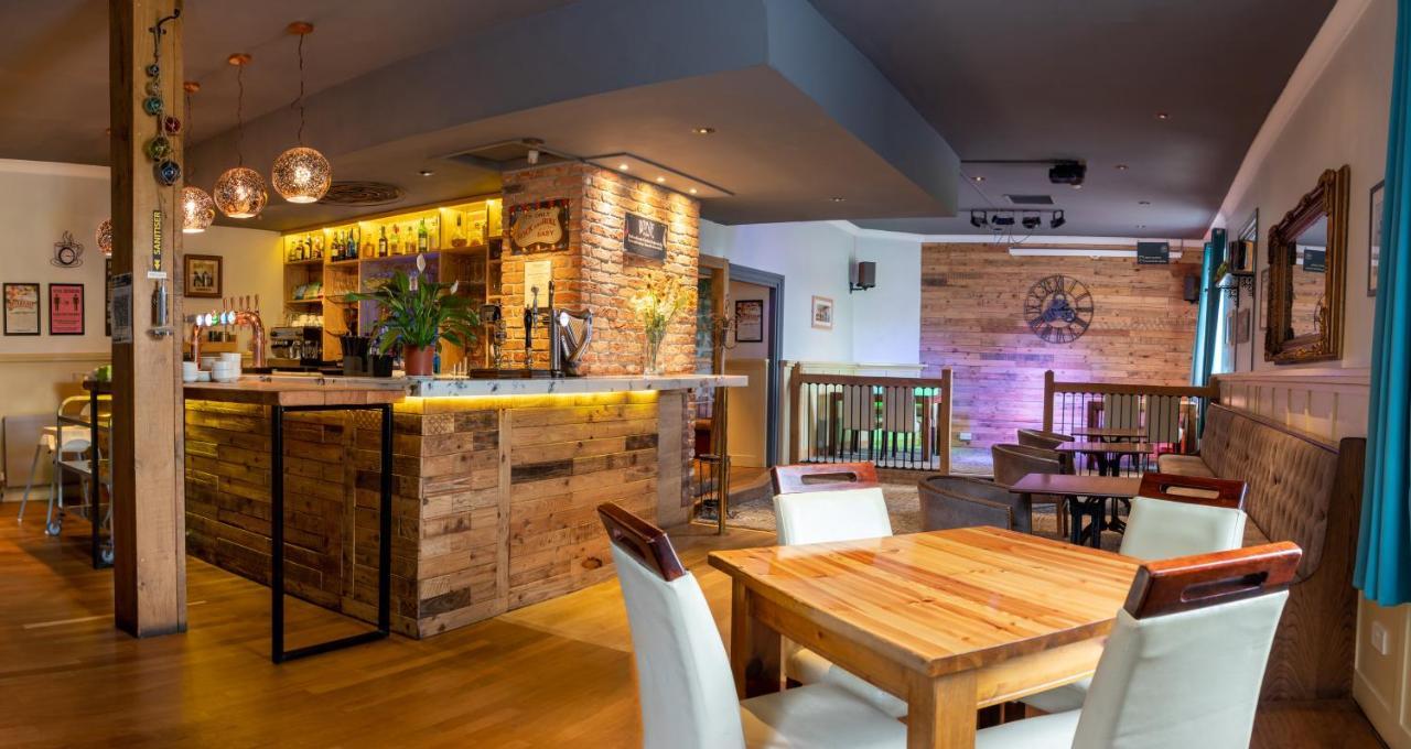 The Walnut Tree Inn Blisworth المظهر الخارجي الصورة