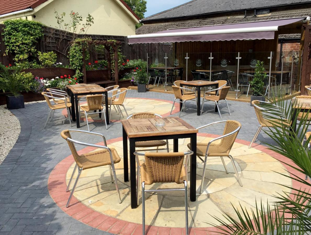 The Walnut Tree Inn Blisworth المظهر الخارجي الصورة